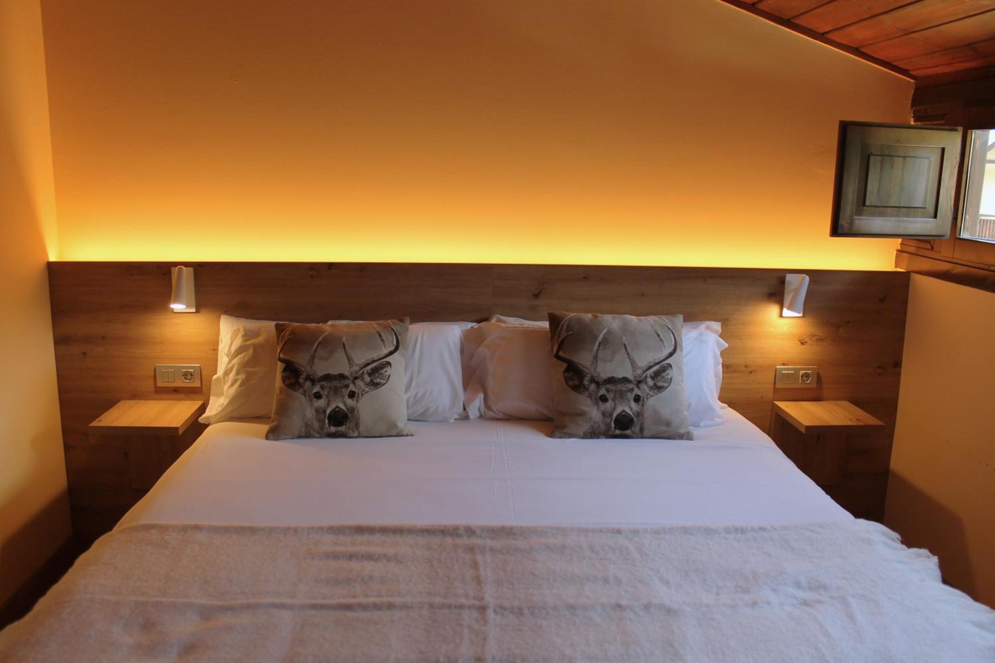 Hotel Saurat เอสปอต ภายนอก รูปภาพ