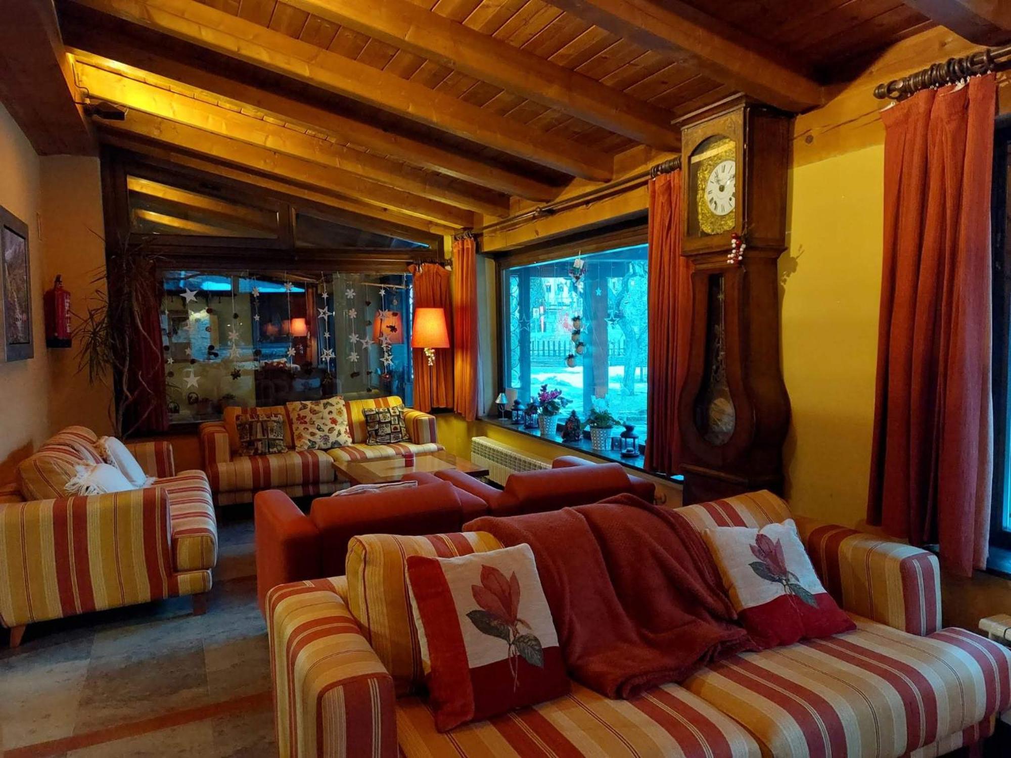 Hotel Saurat เอสปอต ภายนอก รูปภาพ
